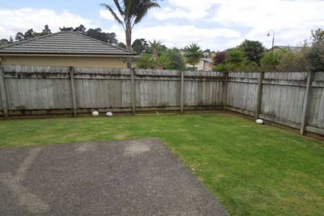 Photo of property in 4 Zefiro Drive, Massey, Auckland, 0614