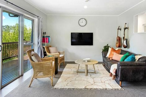 Photo of property in 22 John Road, Stanmore Bay, Whangaparaoa, 0932