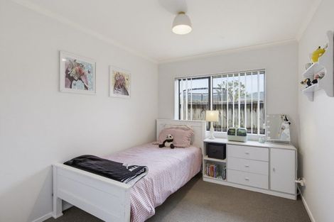 Photo of property in 20 Gandalf Crescent, Paraparaumu, 5032