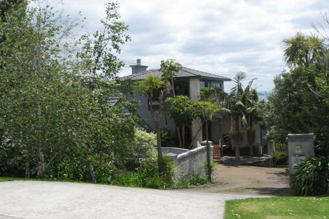 Photo of property in 32 The Crescent, Tindalls Beach, Whangaparaoa, 0930