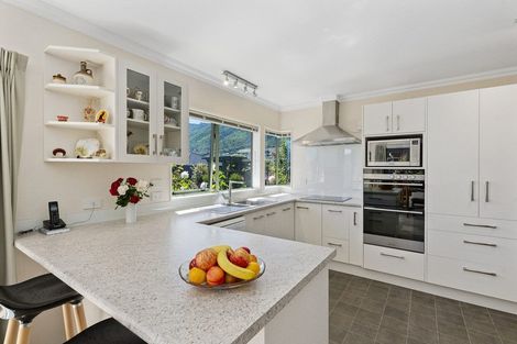 Photo of property in 9 Cranbrook Grove, Waikanae, 5036
