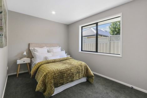 Photo of property in 16 Dumas Place, Rosehill, Papakura, 2113