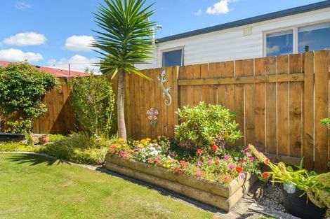 Photo of property in 10 Forbes Place, Kelvin Grove, Palmerston North, 4414