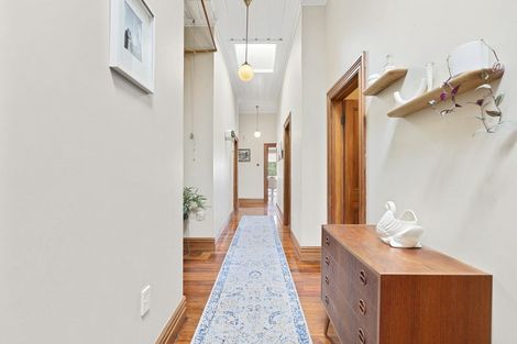 Photo of property in 62 Gilbert Street, New Plymouth, 4310