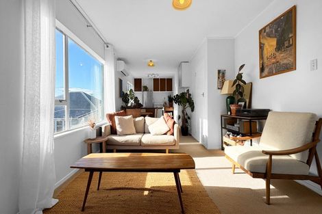 Photo of property in 4/218 Onepu Road, Lyall Bay, Wellington, 6022