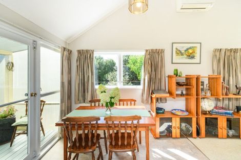 Photo of property in 2 Escort Grove, Awapuni, Palmerston North, 4412