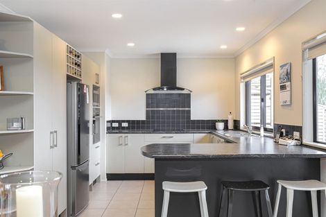 Photo of property in 51 Youngs Road, Papakura, 2110