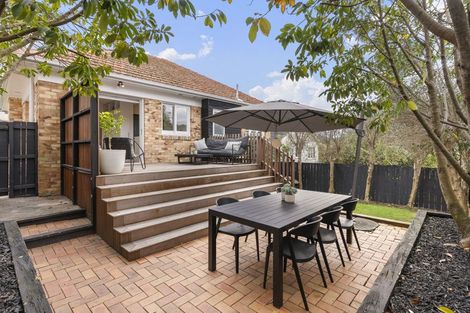 Photo of property in 1/5 Aorangi Place, Birkenhead, Auckland, 0626