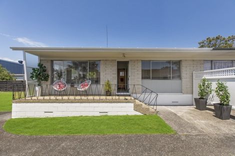 Photo of property in 2/25 Pinedale Place, Henderson, Auckland, 0610