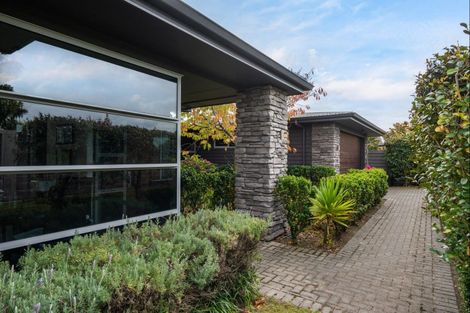 Photo of property in 1 Pukenamu Road, Rainbow Point, Taupo, 3330
