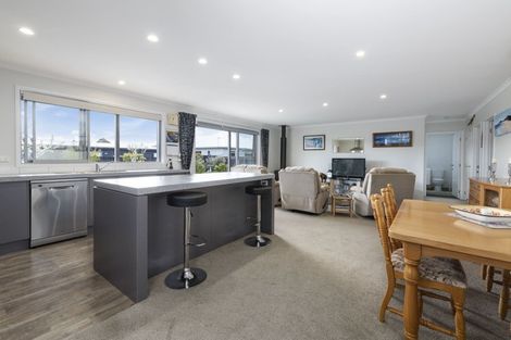Photo of property in 4 Rogers Place, Kinloch, Taupo, 3377