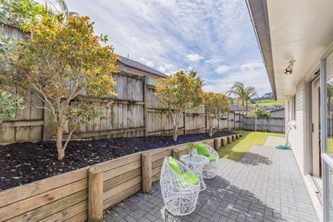 Photo of property in 42 Seresin Crescent, Flat Bush, Auckland, 2016