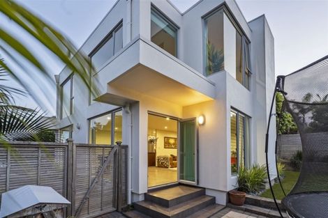 Photo of property in 19a Peter Terrace, Castor Bay, Auckland, 0620