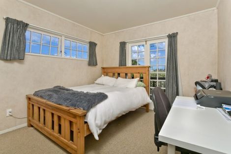 Photo of property in 27-29 Wairau Road, Forrest Hill, Auckland, 0627