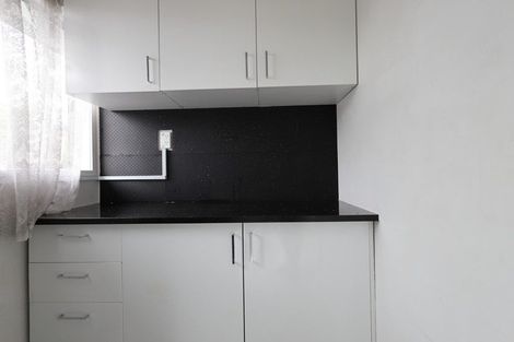 Photo of property in 16 Temuri Place, Glendene, Auckland, 0602