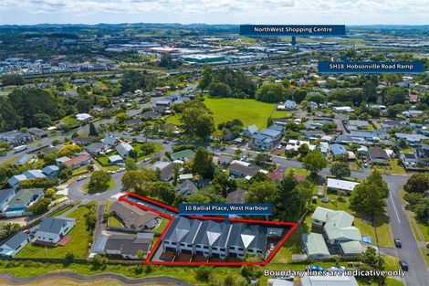 Photo of property in 10f Ballial Place, West Harbour, Auckland, 0618
