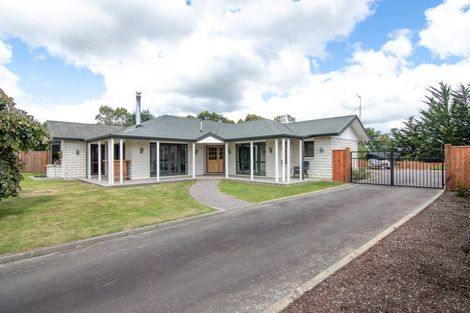 Photo of property in 23 Cashmere Drive, Fitzherbert, Palmerston North, 4410