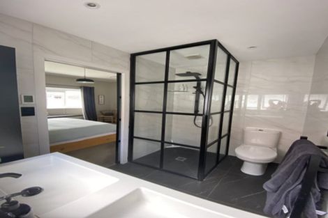 Photo of property in 102 Namata Road, One Tree Hill, Auckland, 1061