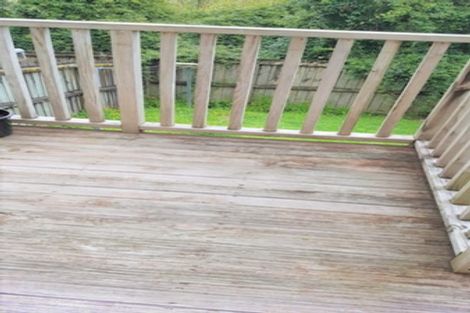 Photo of property in 10/10-26 John Jennings Drive, Oteha, Auckland, 0632