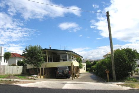 Photo of property in 2/6 Heath Avenue, Northcote, Auckland, 0627