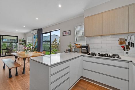 Photo of property in 16 Onekura Street, Red Beach, 0932