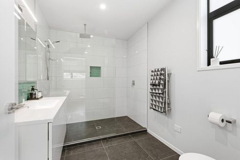 Photo of property in 1 Ara Haewai, Houghton Bay, Wellington, 6023