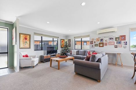 Photo of property in 8 Beckham Close, Grandview Heights, Hamilton, 3200