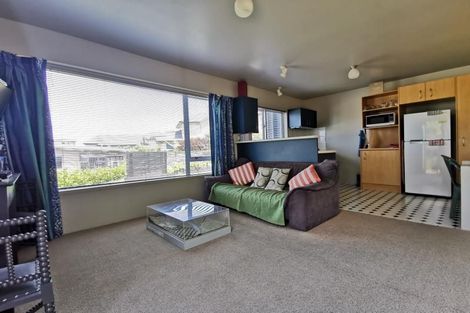 Photo of property in 41 Dress Circle, Newlands, Wellington, 6037