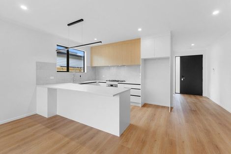 Photo of property in 17 Cara Avenue, Kumeu, 0810