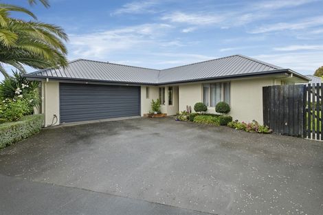 Photo of property in 77 Sarabande Avenue, Redwood, Christchurch, 8051