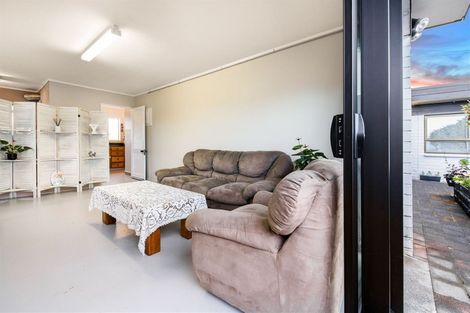 Photo of property in 2/262 Don Buck Road, Massey, Auckland, 0614