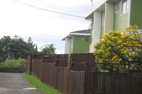 Photo of property in 4/79 West Coast Road, Glen Eden, Auckland, 0602