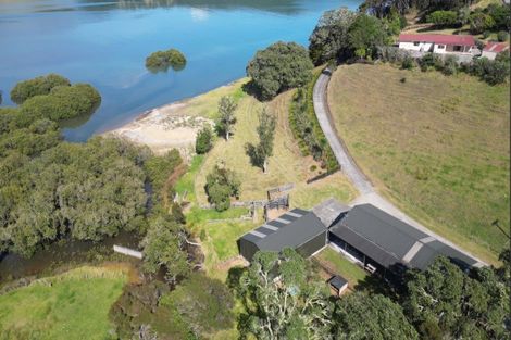 Photo of property in 215 Kempthorne Road, Russell, 0272