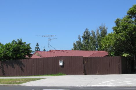 Photo of property in 685 Beach Road, Rothesay Bay, Auckland, 0630