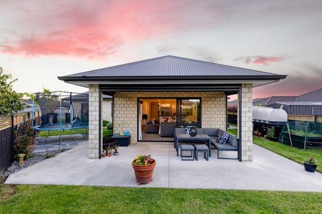 Photo of property in 35 Plescher Crescent, Leamington, Cambridge, 3432