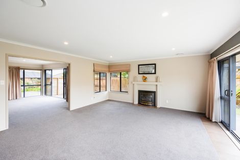 Photo of property in 12 Johnstone Drive, Fitzherbert, Palmerston North, 4410