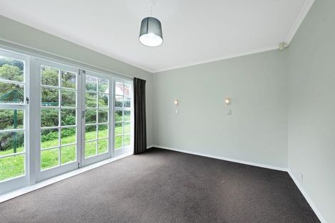 Photo of property in 55 Hungerford Road, Houghton Bay, Wellington, 6023