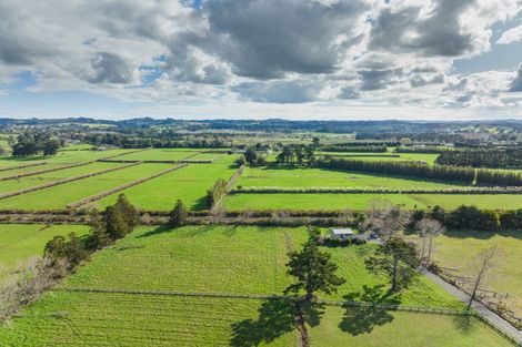 Photo of property in 124a Boord Crescent, Kumeu, 0891