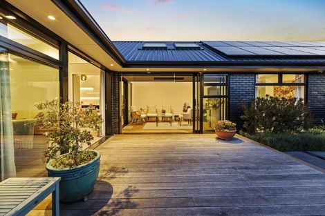 Photo of property in 17 Lees Road, Strowan, Christchurch, 8052