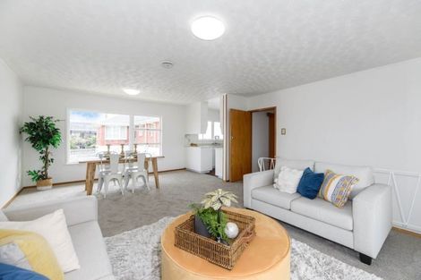 Photo of property in 2/120 Titirangi Road, New Lynn, Auckland, 0600