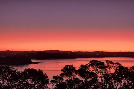 Photo of property in 25 Roberts Road, Matakatia, Whangaparaoa, 0930