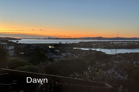 Photo of property in 81 Luckens Road, West Harbour, Auckland, 0618