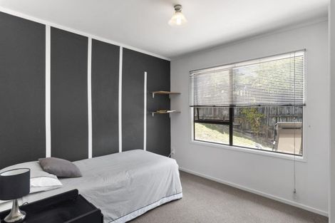 Photo of property in 17 Jenanne Place, Totara Vale, Auckland, 0629