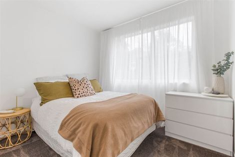 Photo of property in 1/12 Wanita Place, Totara Vale, Auckland, 0629
