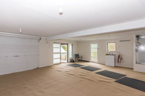Photo of property in 11 Wirihana Road, Titirangi, Auckland, 0604