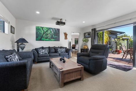 Photo of property in 399 Tukapa Street, Hurdon, New Plymouth, 4310