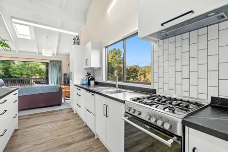 Photo of property in 29 Tahunatapu Road, Parua Bay, Whangarei, 0174