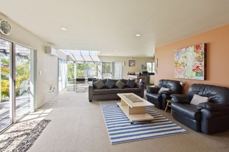 Photo of property in 21 Gardone Terrace, Conifer Grove, Takanini, 2112