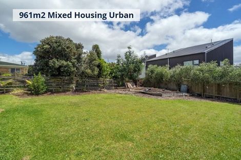 Photo of property in 19 Chivalry Road, Glenfield, Auckland, 0629