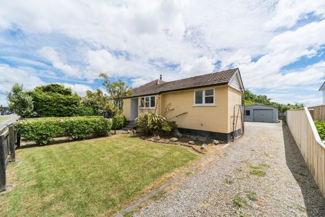 Photo of property in 3 Montrose Place, Takaro, Palmerston North, 4412